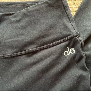 ALO Black Cropped Leggings Size Smalll